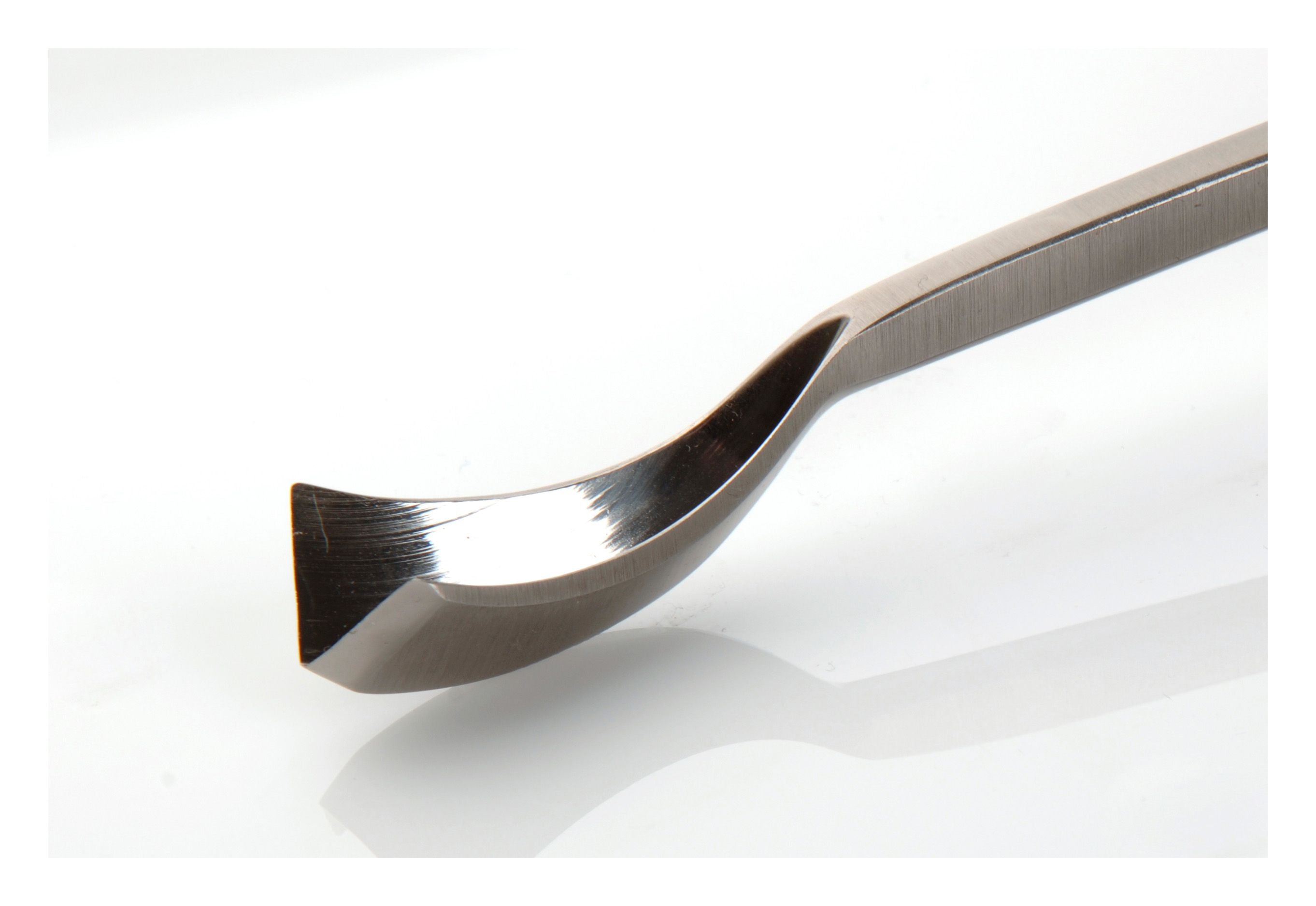 Woodcarving Chisel - Short Bent V Gouge #41
