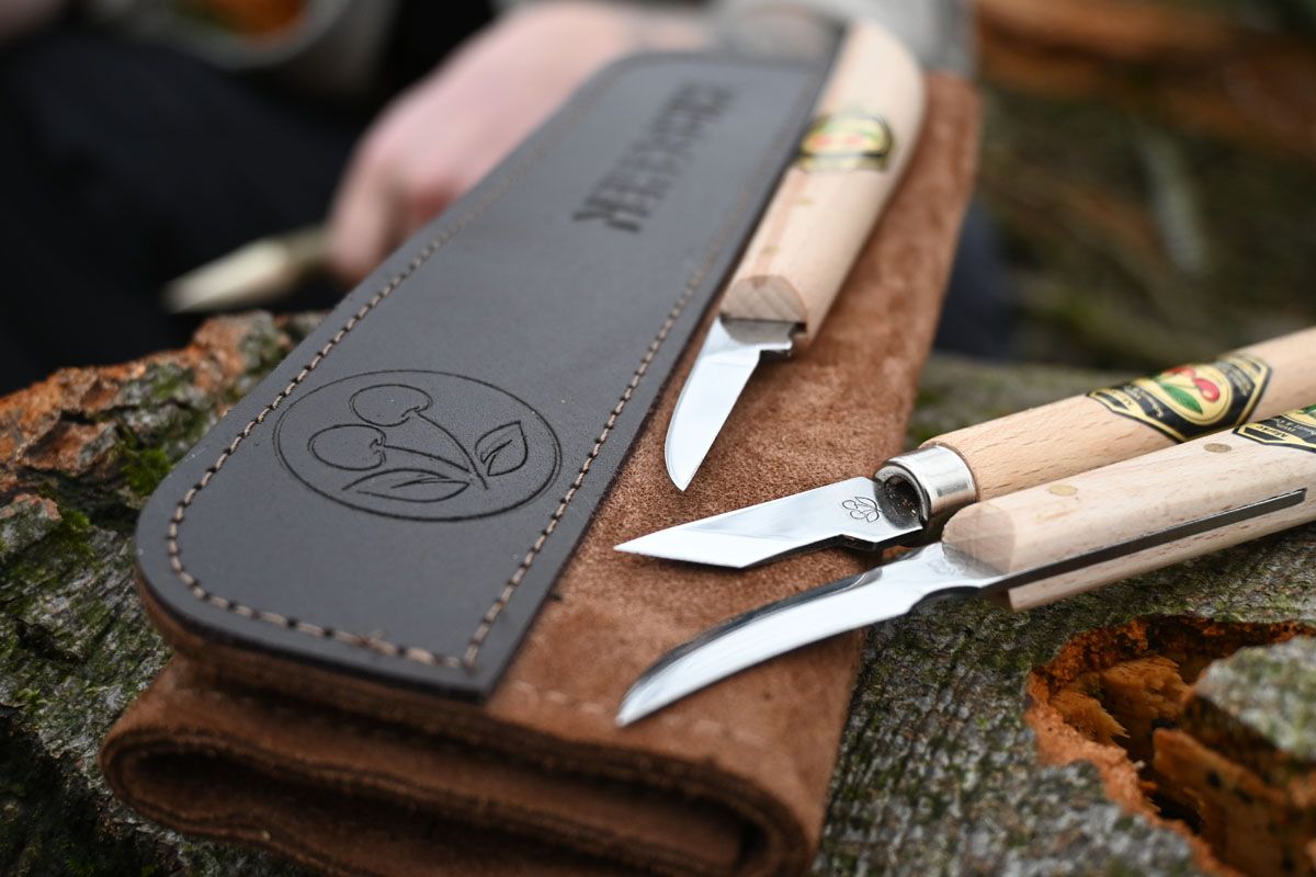 3pce Chip Carving Knife Set in leather roll